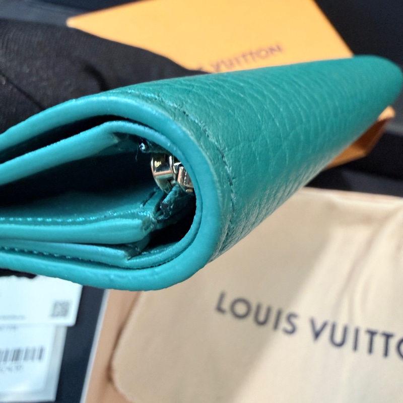 Louis Vuitton✨LV Taurillon vertical M82438限量皮革對開短夾錢包-13