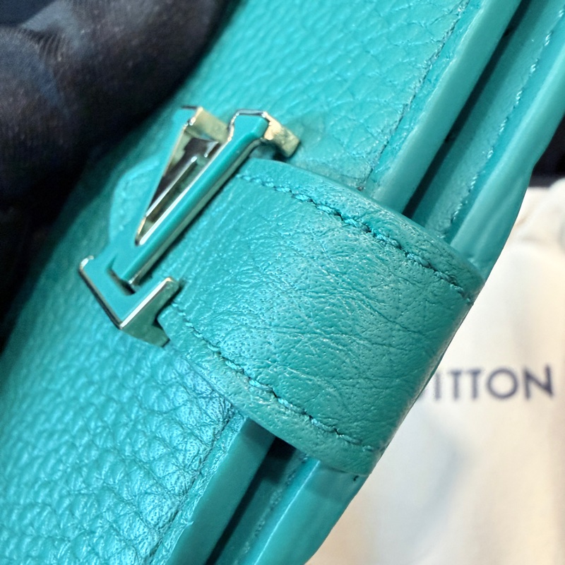 Louis Vuitton✨LV Taurillon vertical M82438限量皮革對開短夾錢包-14