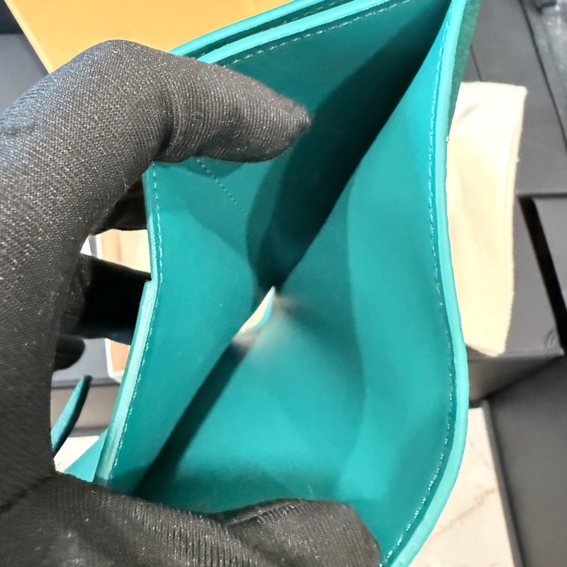 Louis Vuitton✨LV Taurillon vertical M82438限量皮革對開短夾錢包-15