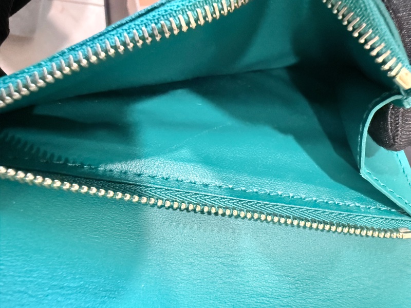 Louis Vuitton✨LV Taurillon vertical M82438限量皮革對開短夾錢包-16