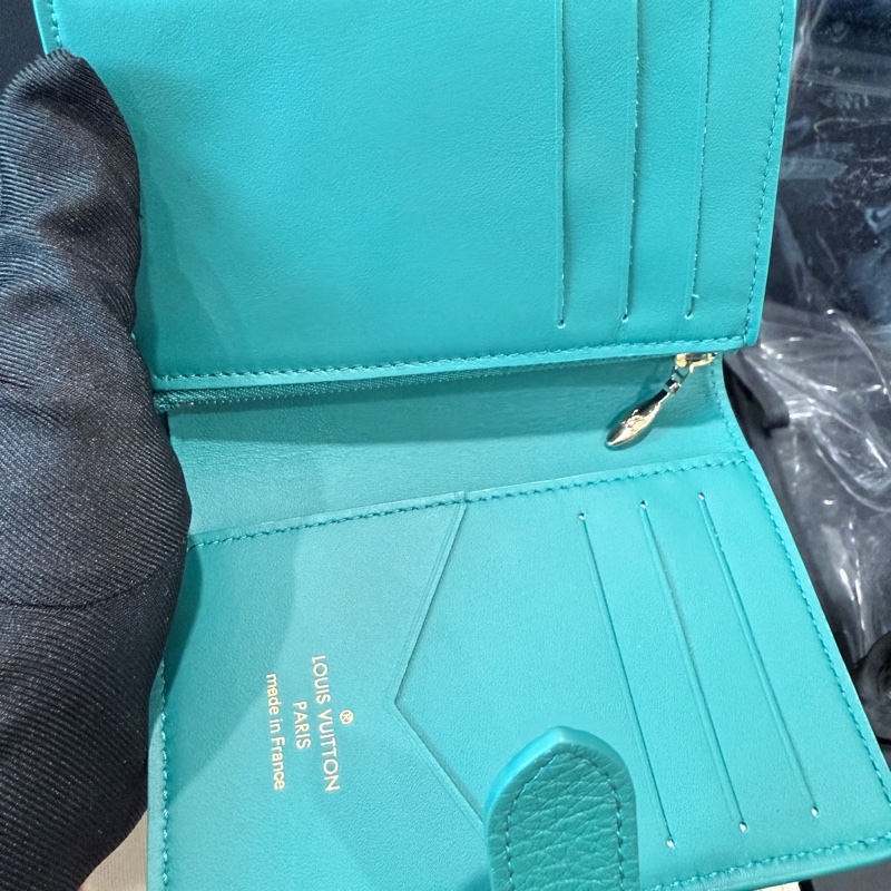 Louis Vuitton✨LV Taurillon vertical M82438限量皮革對開短夾錢包-18