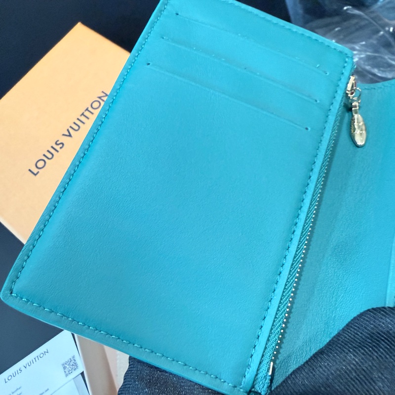 Louis Vuitton✨LV Taurillon vertical M82438限量皮革對開短夾錢包-20