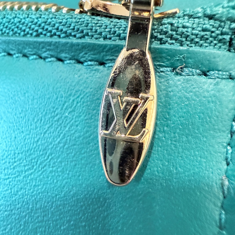 Louis Vuitton✨LV Taurillon vertical M82438限量皮革對開短夾錢包-21