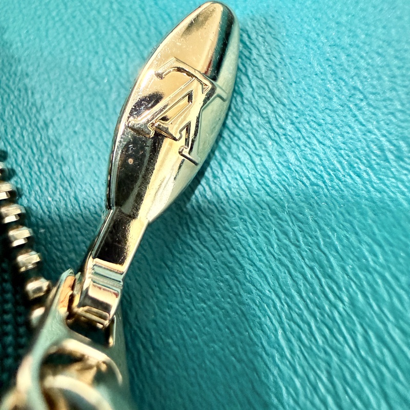 Louis Vuitton✨LV Taurillon vertical M82438限量皮革對開短夾錢包-22