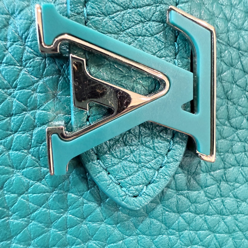 Louis Vuitton✨LV Taurillon vertical M82438限量皮革對開短夾錢包-26