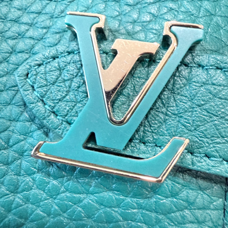 Louis Vuitton✨LV Taurillon vertical M82438限量皮革對開短夾錢包-27