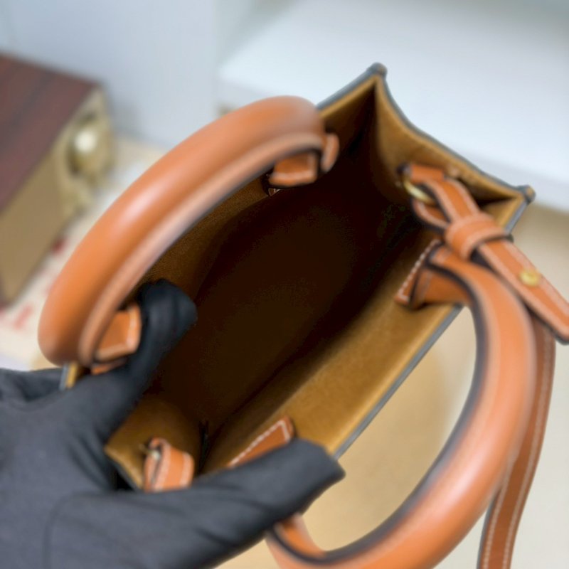 🏷️Celine 瑟琳．Mini Cabas 琴譜包 新款-16