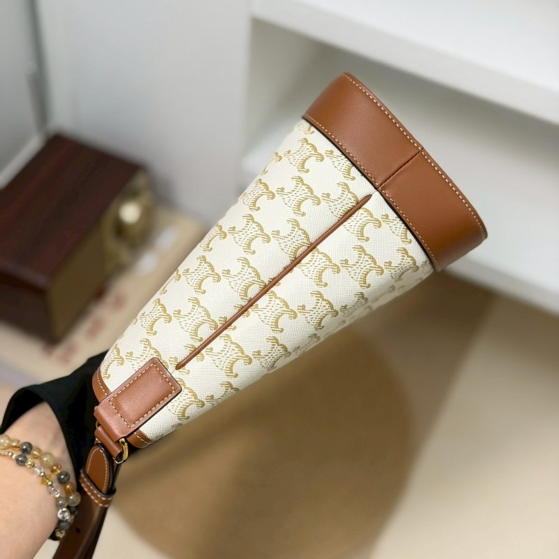 （迎接夏日的白色🌞）🏷️Celine 瑟琳．Triomphe 老花水桶包 小號/客人寄賣-2