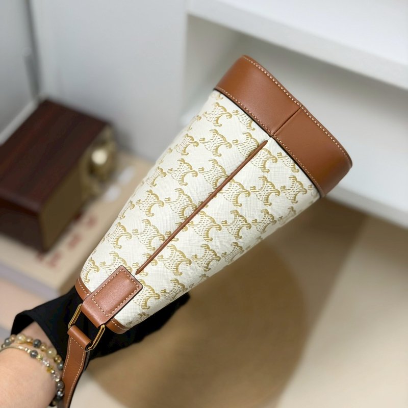 （迎接夏日的白色🌞）🏷️Celine 瑟琳．Triomphe 老花水桶包 小號/客人寄賣-3