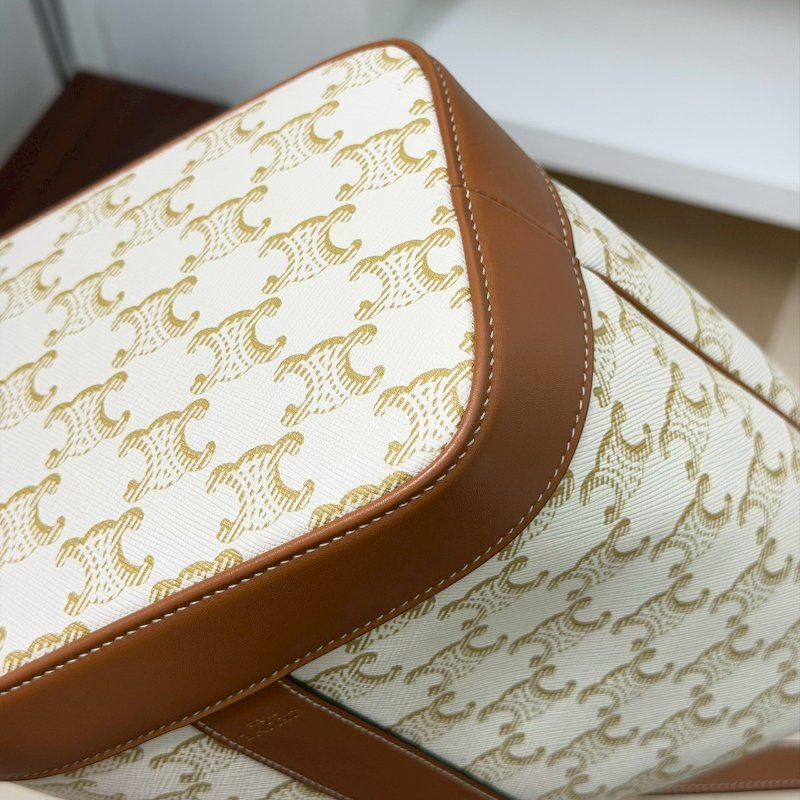 （迎接夏日的白色🌞）🏷️Celine 瑟琳．Triomphe 老花水桶包 小號/客人寄賣-5