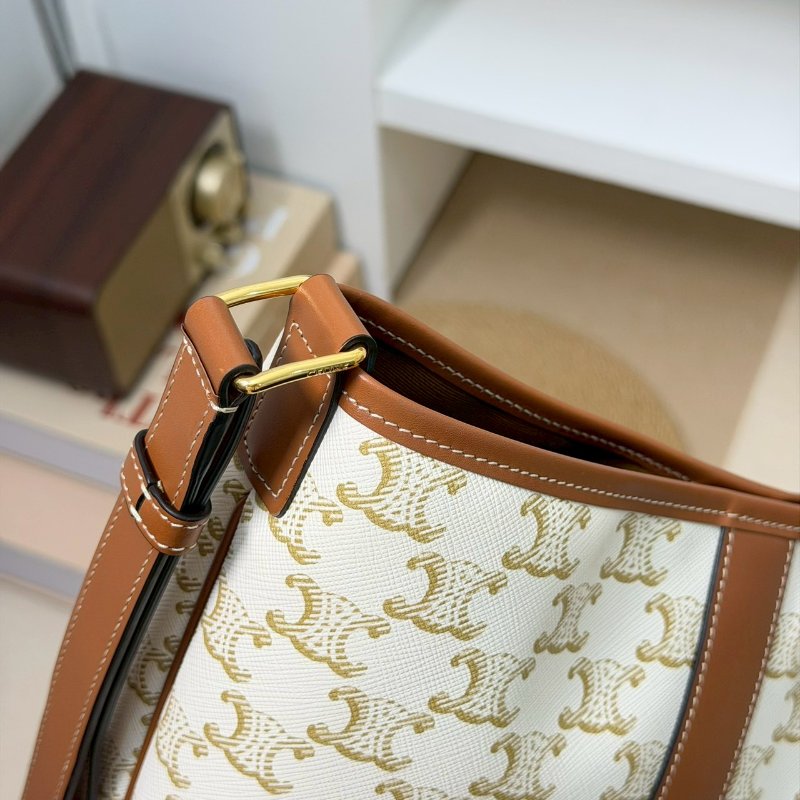 （迎接夏日的白色🌞）🏷️Celine 瑟琳．Triomphe 老花水桶包 小號/客人寄賣-8