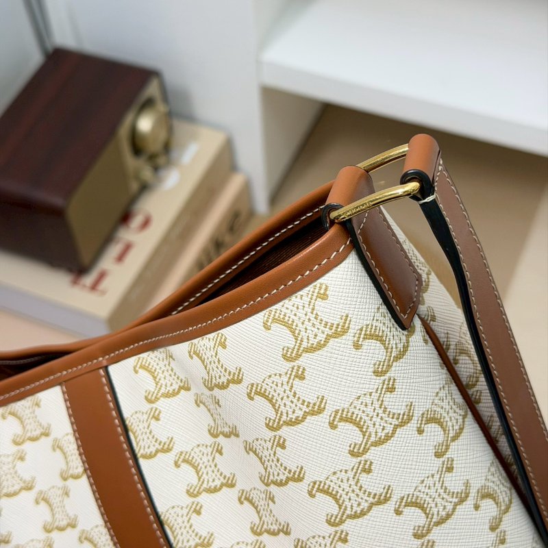 （迎接夏日的白色🌞）🏷️Celine 瑟琳．Triomphe 老花水桶包 小號/客人寄賣-9