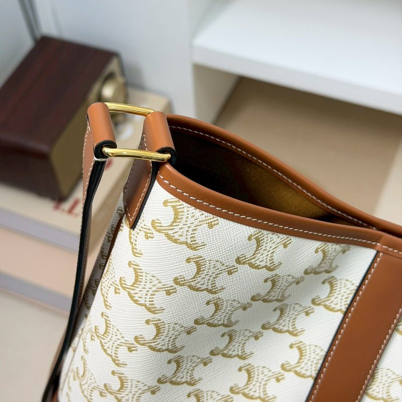 （迎接夏日的白色🌞）🏷️Celine 瑟琳．Triomphe 老花水桶包 小號/客人寄賣-10