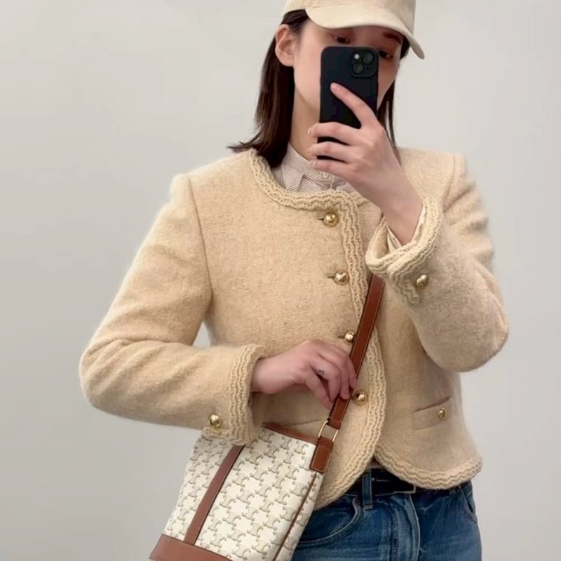 （迎接夏日的白色🌞）🏷️Celine 瑟琳．Triomphe 老花水桶包 小號/客人寄賣-18