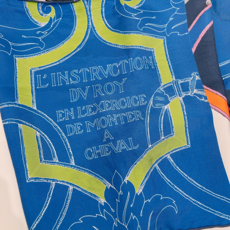 TW4772  Hermes 愛馬仕 maxi twilly 絲巾L'instruction du Roy Bayadere Silk Muffler Blue X Multi Colour-5