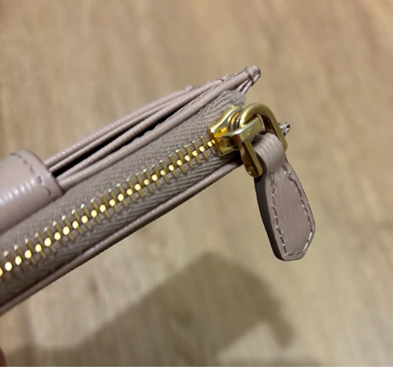 PRADA金字logo水波紋牛皮卡片零錢包-4