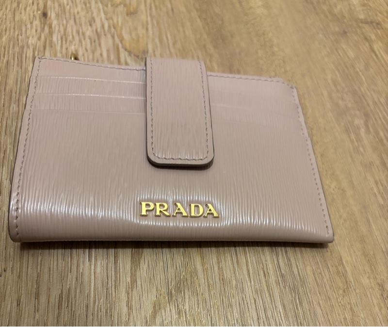 PRADA金字logo水波紋牛皮卡片零錢包-16