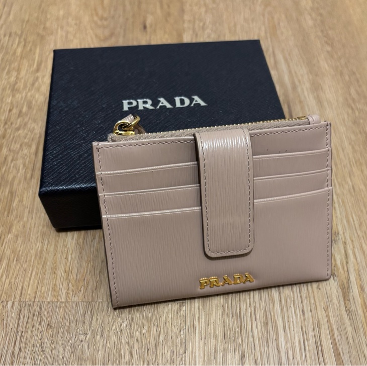 PRADA金字logo水波紋牛皮卡片零錢包-17