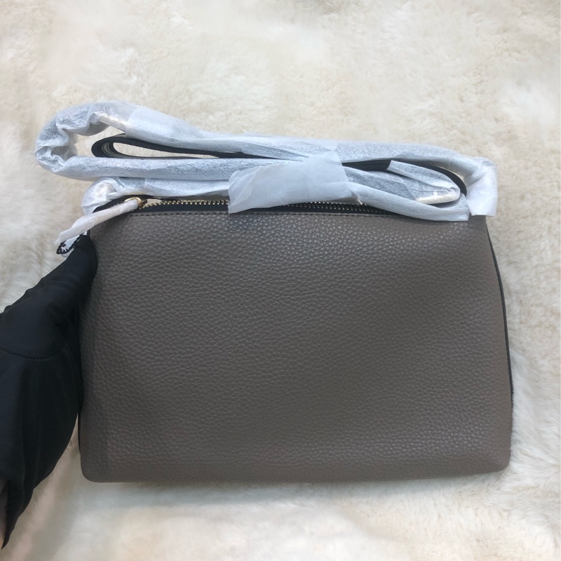 MARC JACOBS 灰色斜背包 XA894-2
