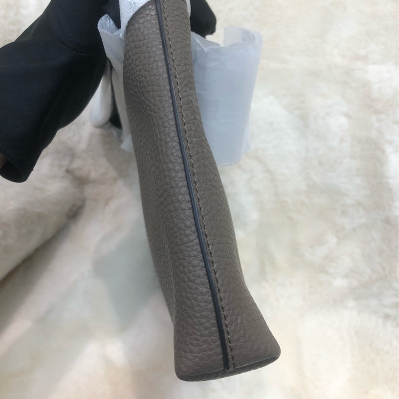 MARC JACOBS 灰色斜背包 XA894-3