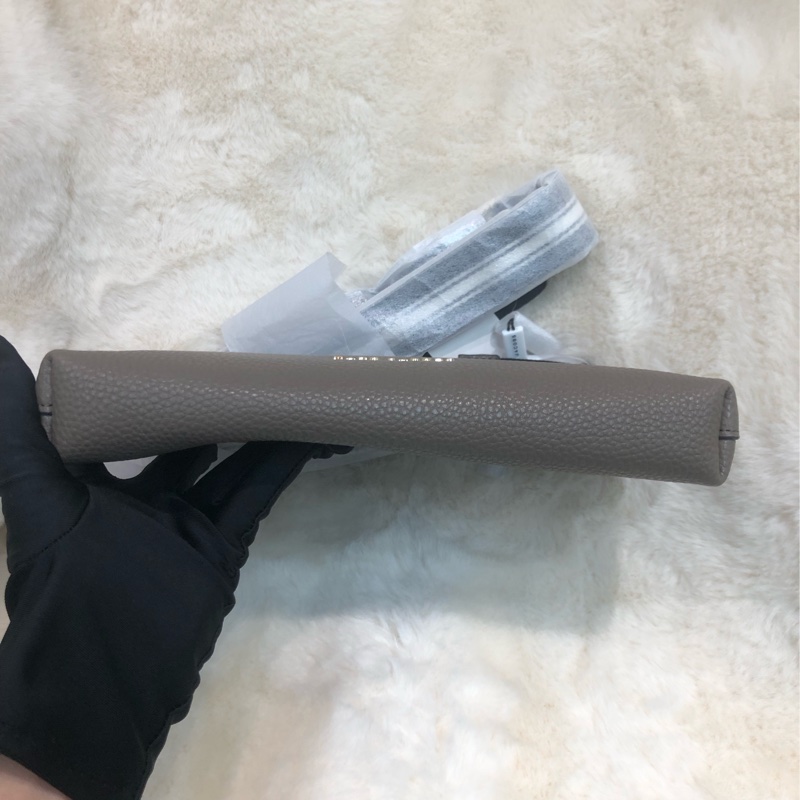 MARC JACOBS 灰色斜背包 XA894-5