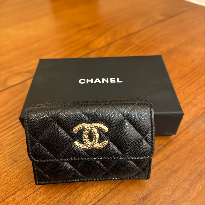CHANEL 黑荔枝蛇鏈雙C雙面釦三折短夾-0