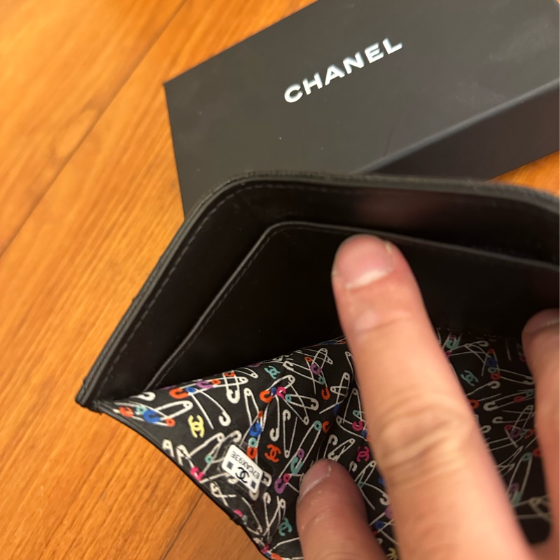 CHANEL 黑荔枝蛇鏈雙C雙面釦三折短夾-12