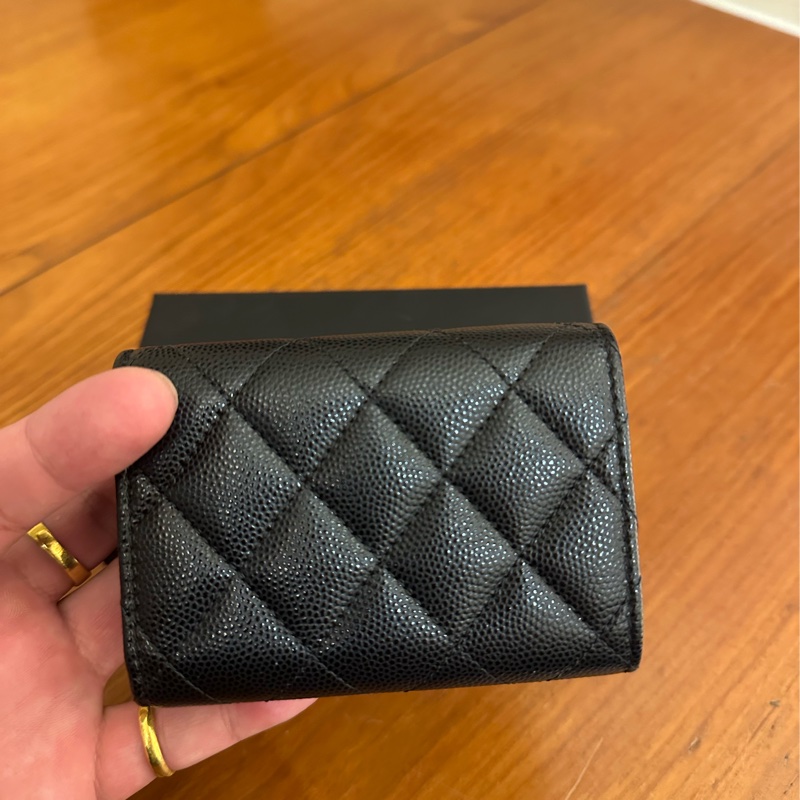 CHANEL 黑荔枝蛇鏈雙C雙面釦三折短夾-17