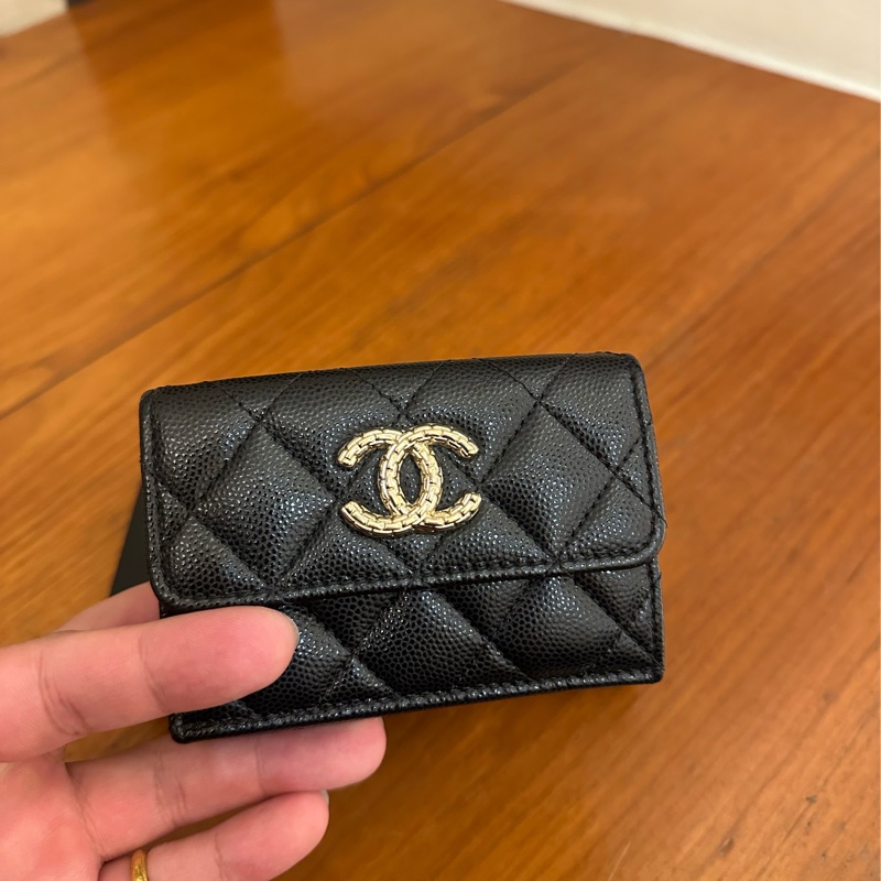 CHANEL 黑荔枝蛇鏈雙C雙面釦三折短夾-18