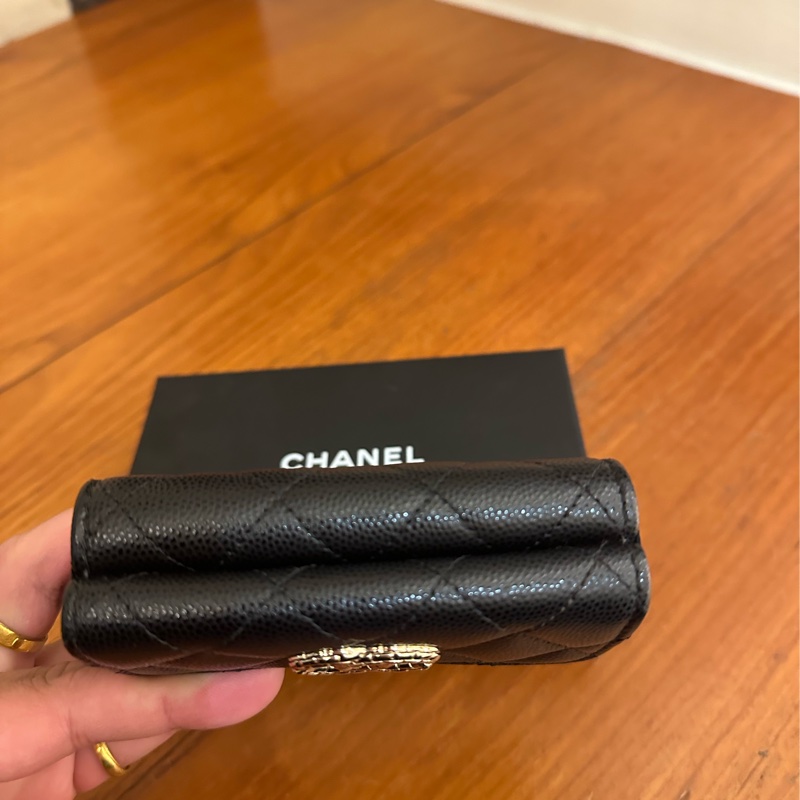 CHANEL 黑荔枝蛇鏈雙C雙面釦三折短夾-19