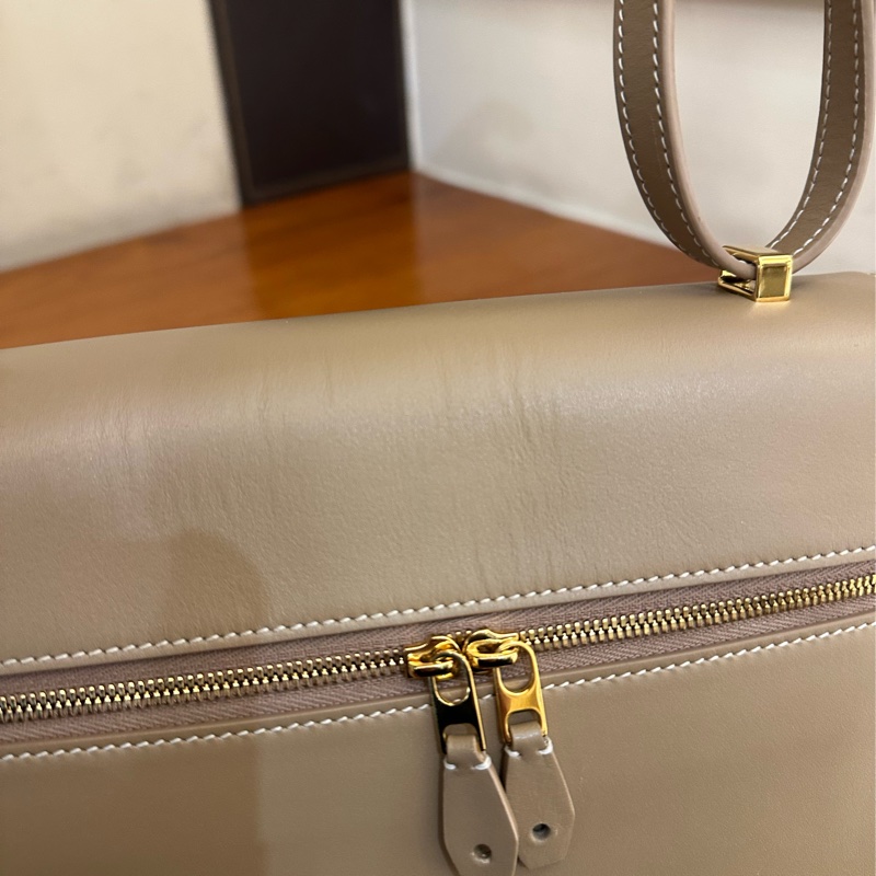 LORO PIANA 駝色皮革拉鍊肩背斜背包-2