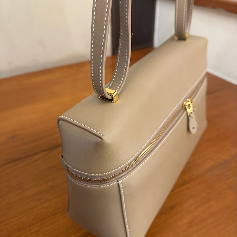 LORO PIANA 駝色皮革拉鍊肩背斜背包-5