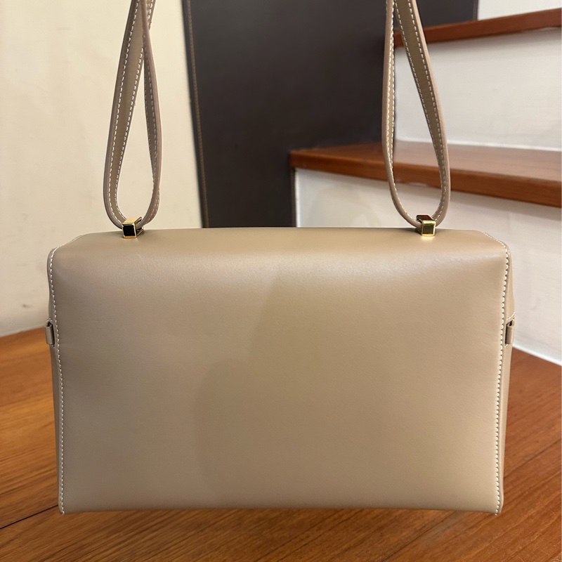 LORO PIANA 駝色皮革拉鍊肩背斜背包-7