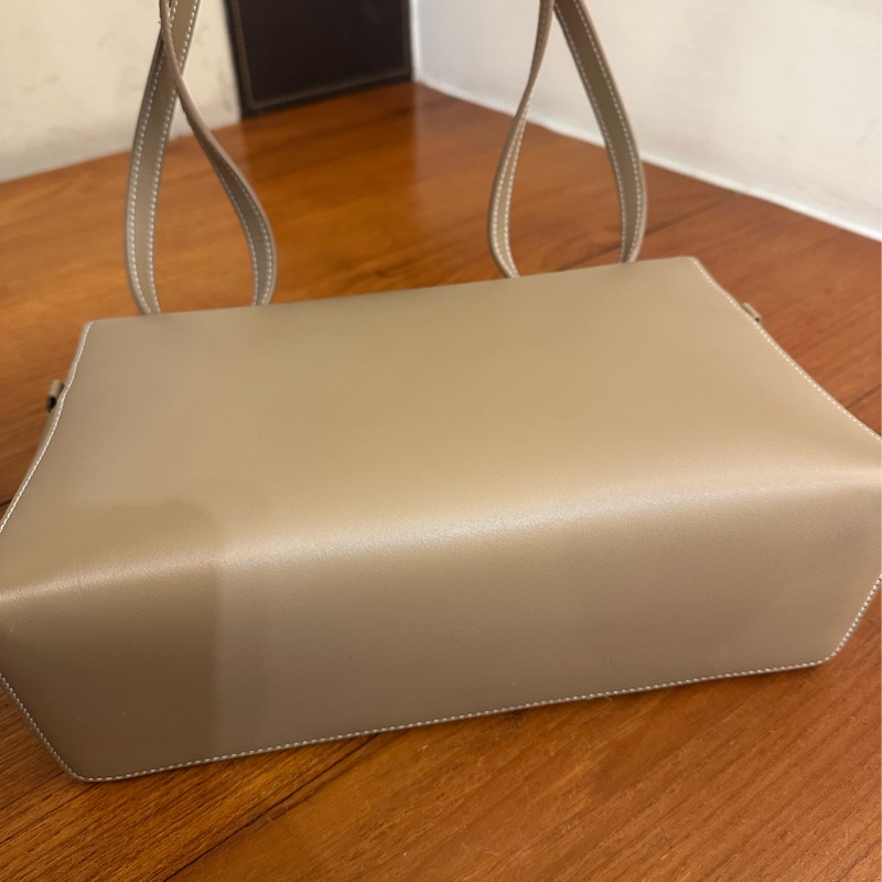 LORO PIANA 駝色皮革拉鍊肩背斜背包-9