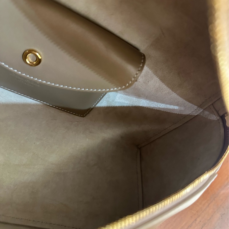 LORO PIANA 駝色皮革拉鍊肩背斜背包-12