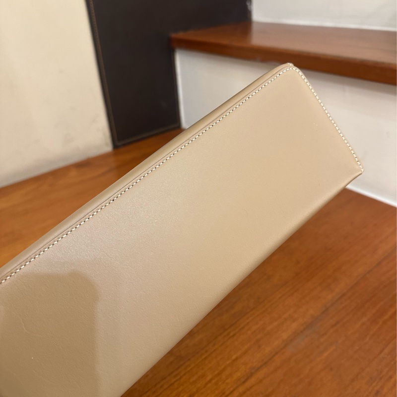 LORO PIANA 駝色皮革拉鍊肩背斜背包-17