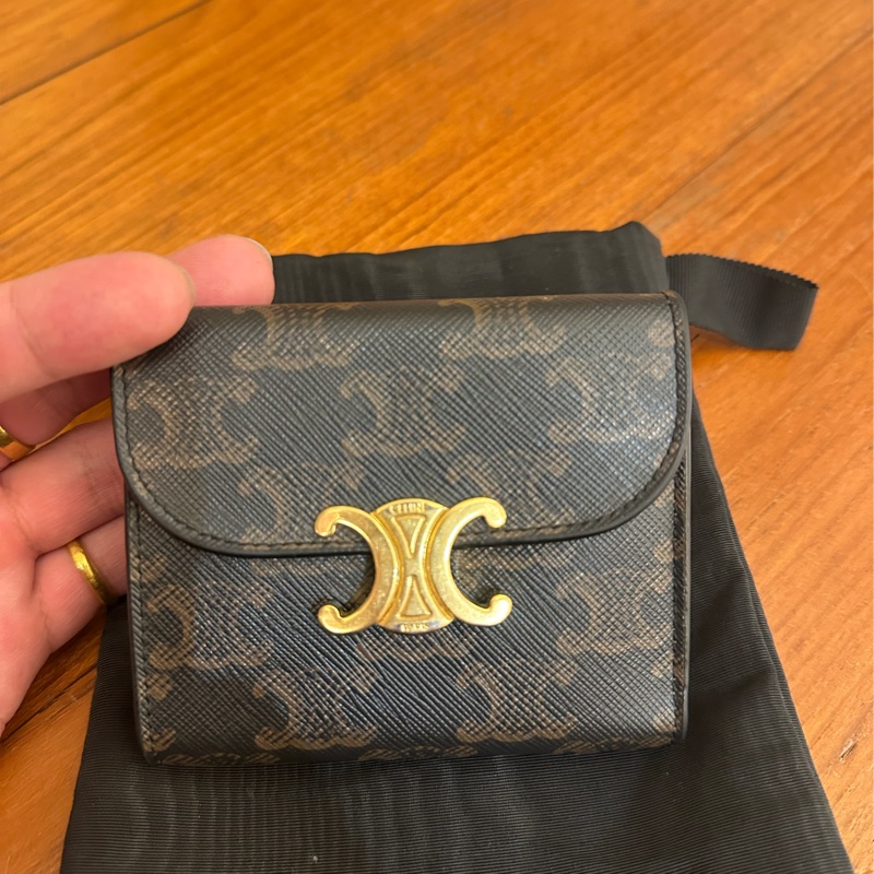 CELINE 凱旋門PVC經典釦式三折短夾-0