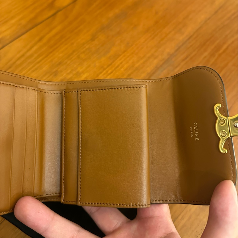 CELINE 凱旋門PVC經典釦式三折短夾-14