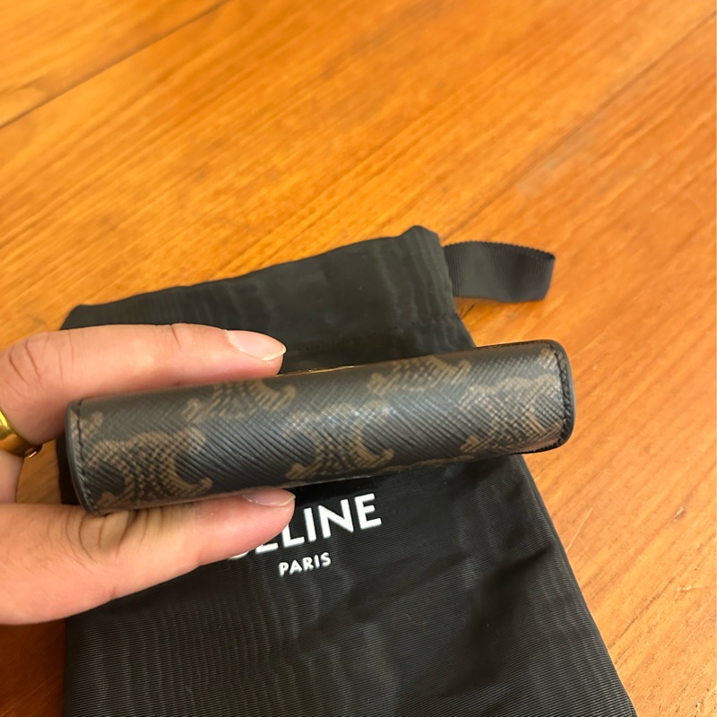 CELINE 凱旋門PVC經典釦式三折短夾-18