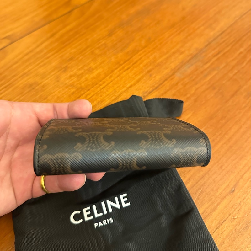 CELINE 凱旋門PVC經典釦式三折短夾-19