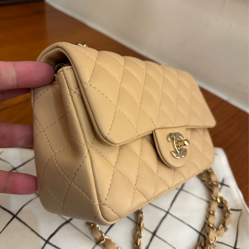 CHANEL 奶茶色淡金雙C COCO20 超級夯餒-2