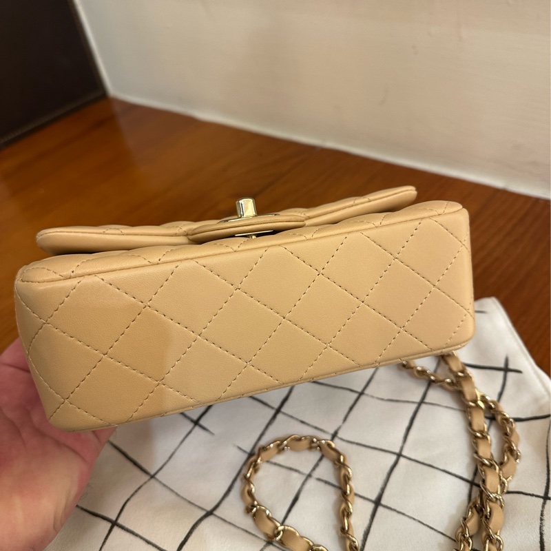 CHANEL 奶茶色淡金雙C COCO20 超級夯餒-4