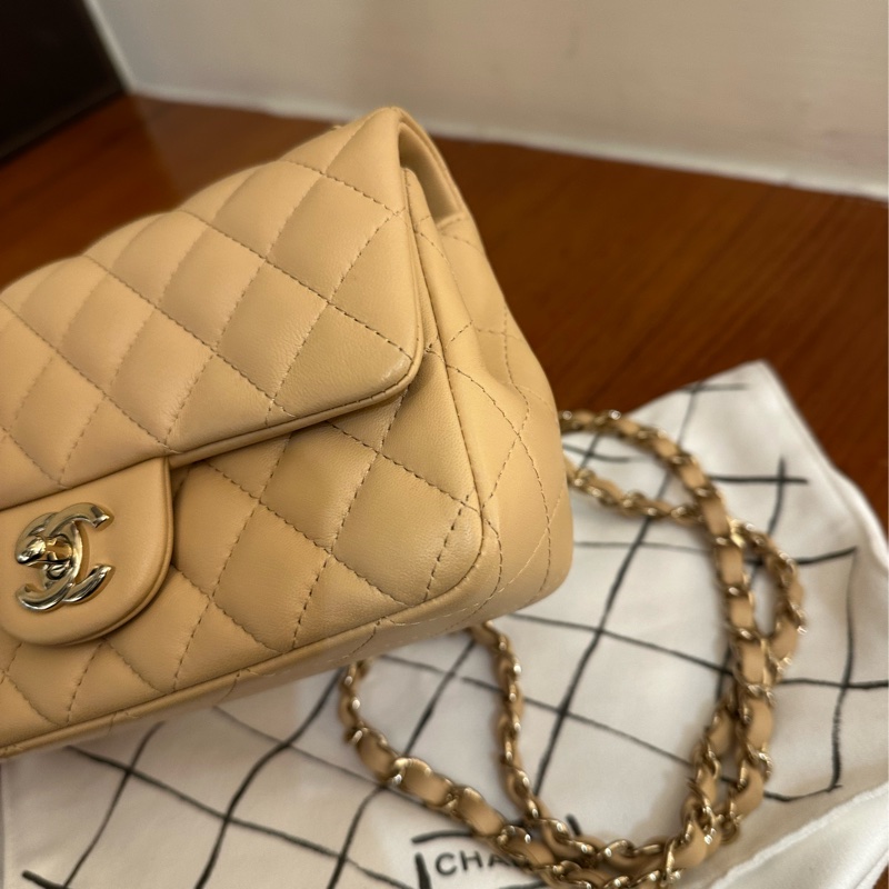 CHANEL 奶茶色淡金雙C COCO20 超級夯餒-6