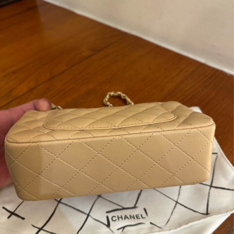 CHANEL 奶茶色淡金雙C COCO20 超級夯餒-9