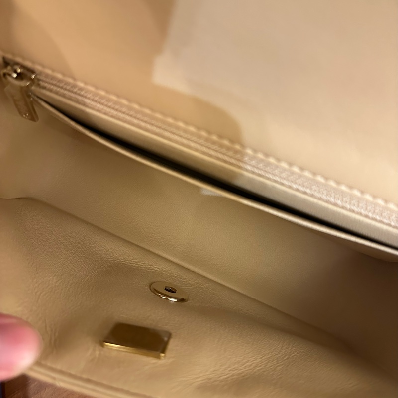 CHANEL 奶茶色淡金雙C COCO20 超級夯餒-13