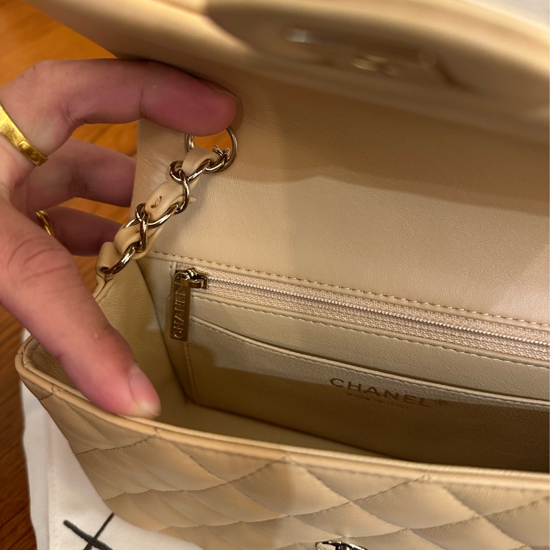 CHANEL 奶茶色淡金雙C COCO20 超級夯餒-14