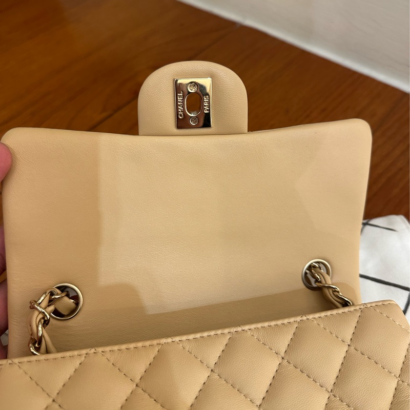 CHANEL 奶茶色淡金雙C COCO20 超級夯餒-16