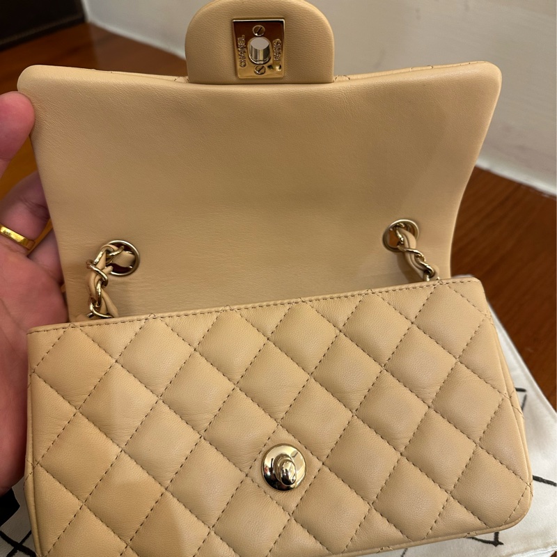 CHANEL 奶茶色淡金雙C COCO20 超級夯餒-17