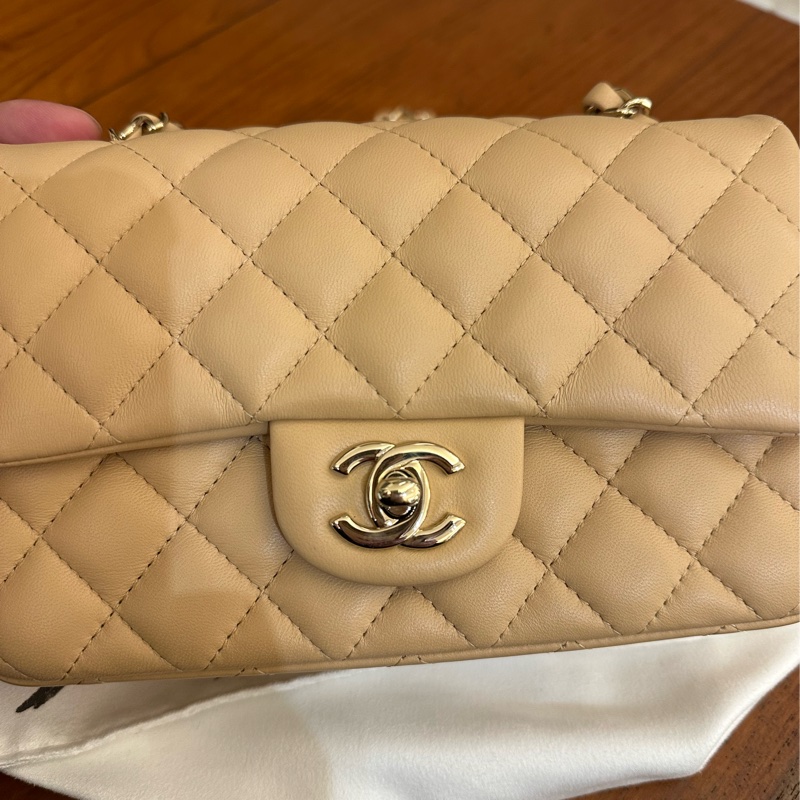 CHANEL 奶茶色淡金雙C COCO20 超級夯餒-18