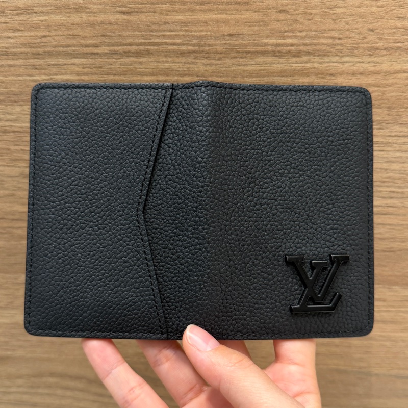 LV 黑色牛皮對開卡包-2